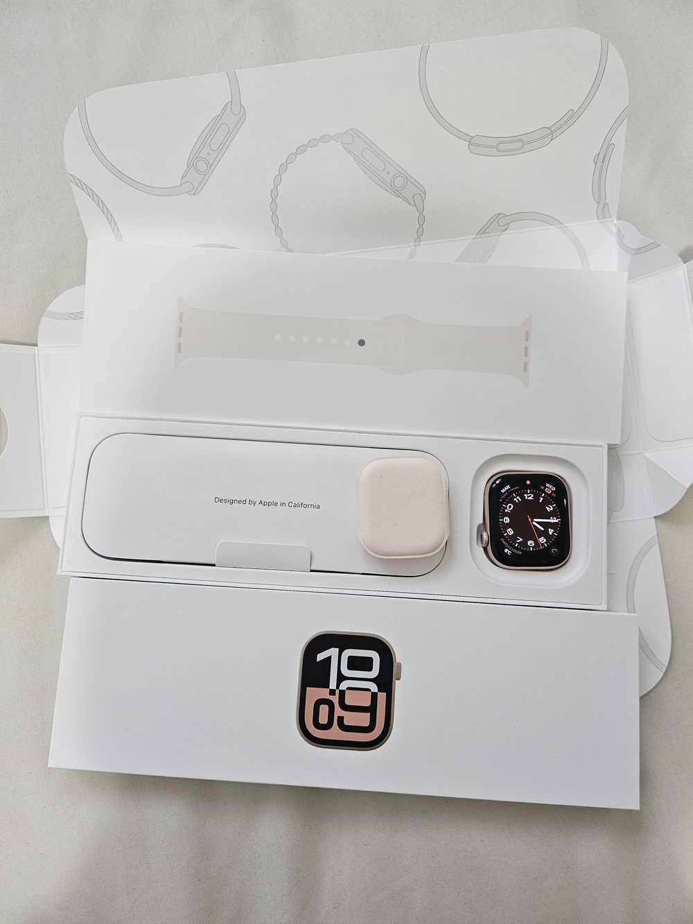 Apple Watch Series 10 42 mm Pink & Gold with Pink Sport Band